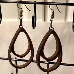 TEAKWOOD HOOP HANGER EARRINGS